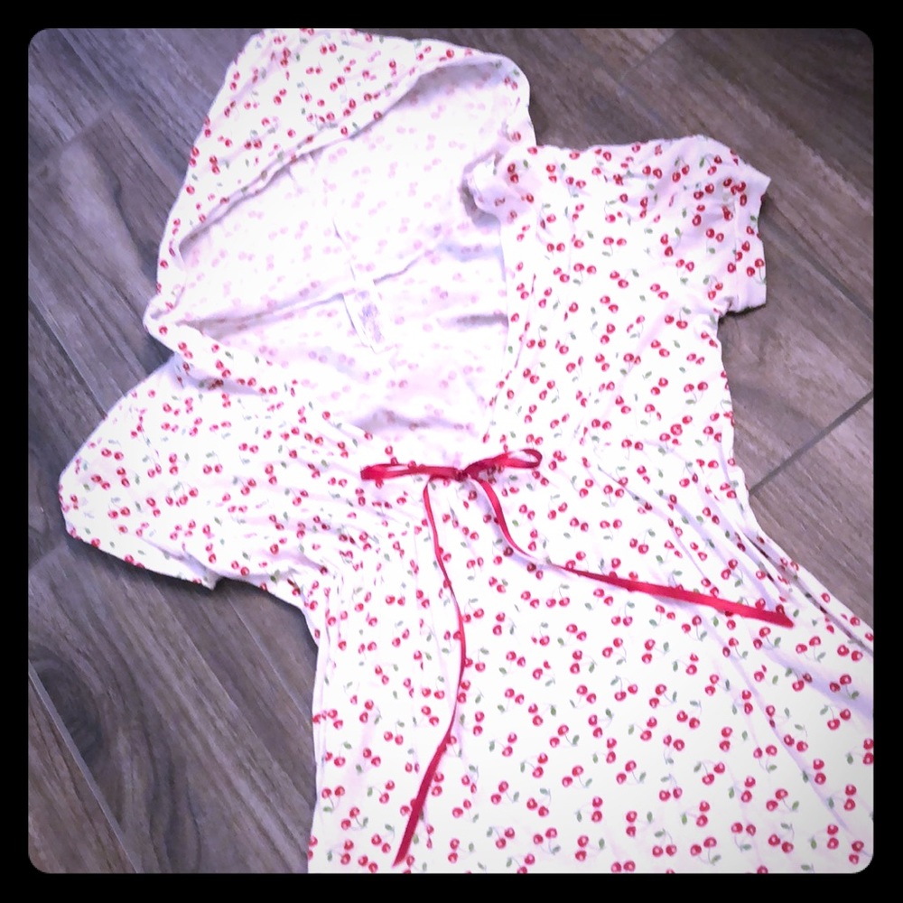 Cherry 🍒 v-neck T-shirt with hood